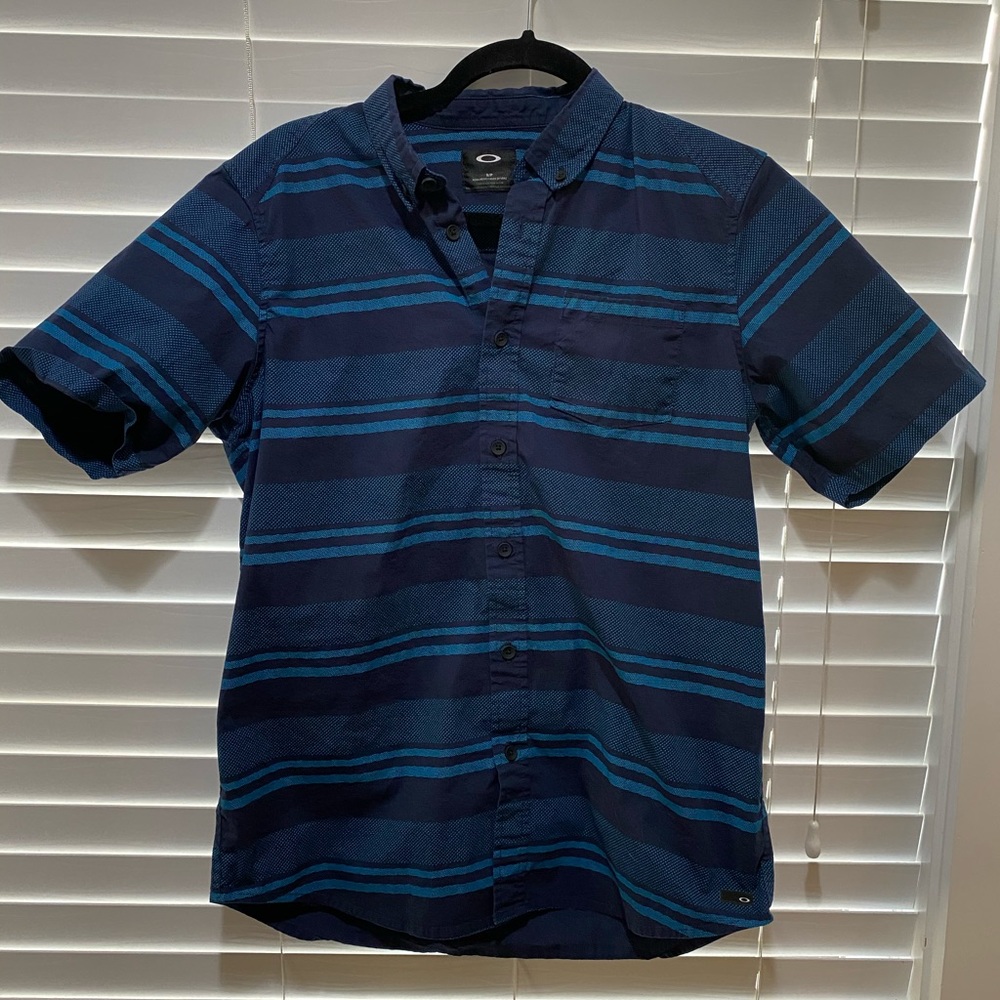 Oakley Mens Short Sleeve Button Down Shirt Navy Teal Striped Small‎ Regular Fit